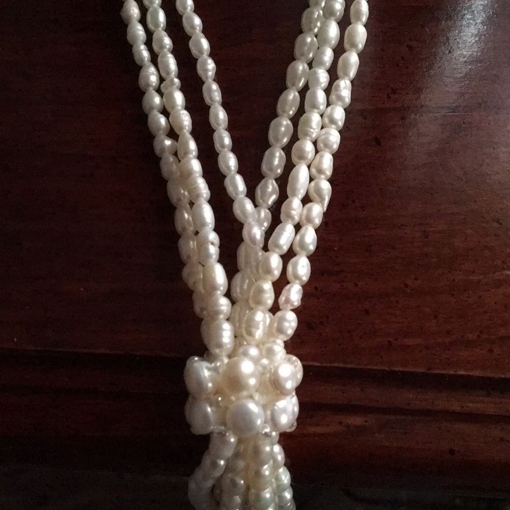 Freshwater water pearl necklace